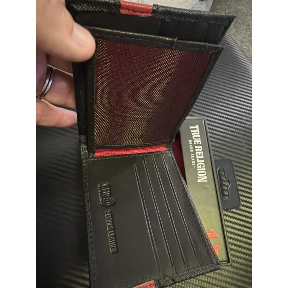 New True Religion Men's Genuine Leather Black Bifold Wallet RFID Red Stripe